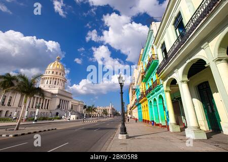 Havana, Cuba – 16 febbraio 2020: Il Campidoglio nazionale (Capitolio Nacional de la Habana) è un edificio pubblico e uno dei siti più visitati Foto Stock