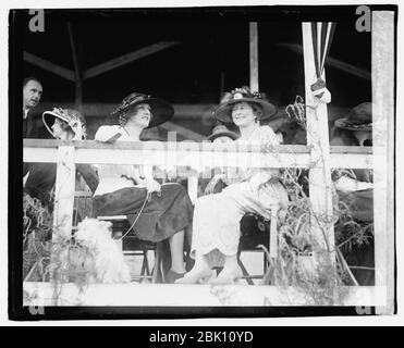 Horse show, 1921, 5-14-21, Sig.ra Sen. P.G. Gerry, signora Reynolds Hitt Foto Stock