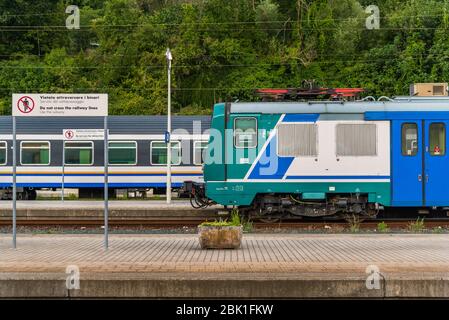 Pontremoli, Italia - 10 agosto 2019: Stazione ferroviaria locale a Pontremoli Foto Stock