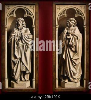 Hubert (‥A01426) & Jan van Eyck (±1390-1441) Buitenluiken van de Aanbidding van het Lam Gods (Johannes de doper en Johannes de Evangelist) MSK Gent 3-02-2020 15-33-13. Foto Stock