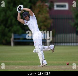 Tom Wood batting per Derbyshire II XI in una partita di campionato di 3 giorni contro Northamptonshire al Hem Heath Cricket Club 6 agosto 2019 Foto Stock