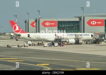 Istanbul / Turchia - 14 settembre 2019: Aereo della Turkish Airlines attraccato al cancello, nuovo aeroporto di Istanbul, Istanbul Havalimani a Istanbul, Turchia Foto Stock