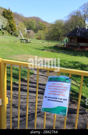 Avviso di chiusura all'ingresso del parco giochi, a causa di Coronavirus Foto Stock