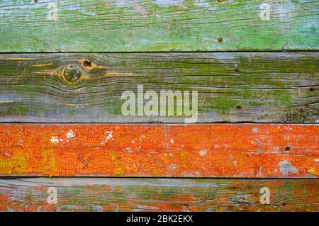 Vecchio scudo di legno con graffi e scheggiature. Foto Stock