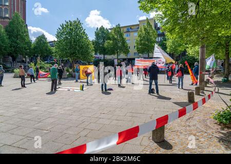 Dimostrazione il 1° maggio, a Weberplatz di Essen, un'alleanza di partiti e gruppi di sinistra aveva, in seconda istanza, prima dell'Achieato dell'OVG Münster Foto Stock