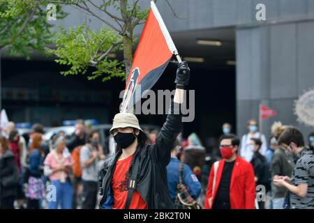 Vienna, Austria1 maggio 2020. Vari gruppi di sinistra hanno chiesto una dimostrazione contro le restrizioni sulla disponibilità. I dimostranti vogliono recarsi al Municipio di Vienna in conformità con le regole e la maschera di distanza prescritte. Credit: Franz PERC / Alamy Live News Foto Stock