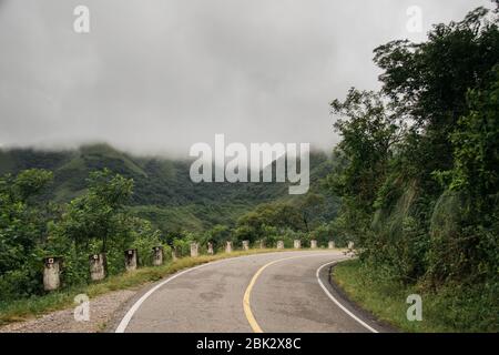 Paesaggi verdi, sulla strada per Jujuy, Argentina Foto Stock