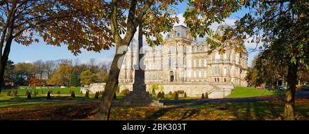 Panorama, i colori autunnali, il Bowes Museum, Barnard Castle, nella contea di Durham, Inghilterra Foto Stock