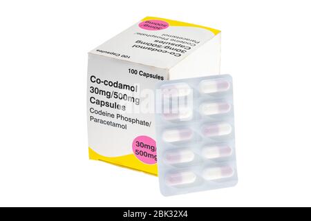 Una scatola di compresse generiche di cocodamolo e una confezione blister - fondo bianco Foto Stock