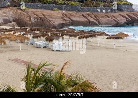 Spiaggia vuota playa del duque, nelle zone turistiche di Costa Adeje, Tenerife, Isole Canarie, Spagna Foto Stock