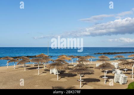 Spiaggia vuota, playa del duque, nelle zone turistiche di Costa Adeje, Tenerife, Isole Canarie, Spagna Foto Stock