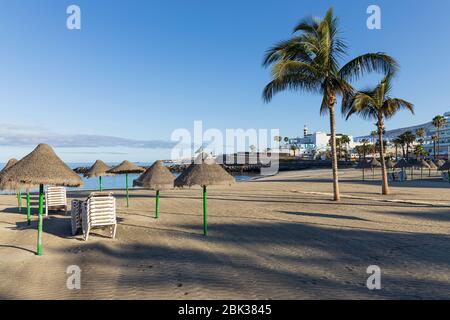 Spiagge vuote di Playa la Pinta nelle zone turistiche di Costa Adeje, Tenerife, Isole Canarie, Spagna Foto Stock