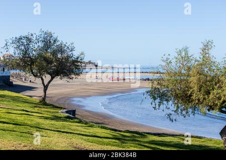 Spiagge vuote di Playa de Troya nelle zone turistiche di Costa Adeje, Tenerife, Isole Canarie, Spagna Foto Stock