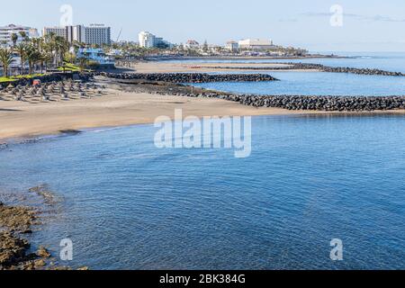 Spiagge vuote di Playa de Troya nelle zone turistiche di Costa Adeje, Tenerife, Isole Canarie, Spagna Foto Stock