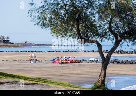 Spiagge vuote di Playa de Troya nelle zone turistiche di Costa Adeje, Tenerife, Isole Canarie, Spagna Foto Stock