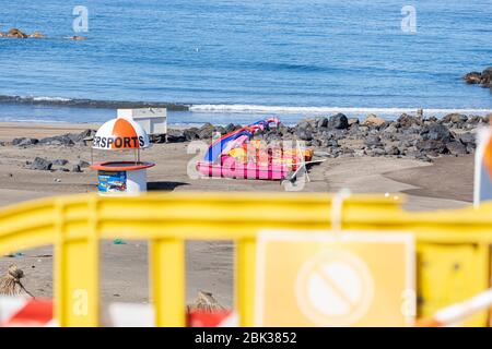 Spiagge vuote di Playa de Troya nelle zone turistiche di Costa Adeje, Tenerife, Isole Canarie, Spagna Foto Stock