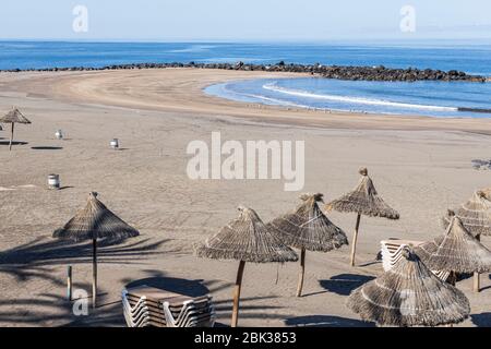 Spiagge vuote di Playa de Troya nelle zone turistiche di Costa Adeje, Tenerife, Isole Canarie, Spagna Foto Stock