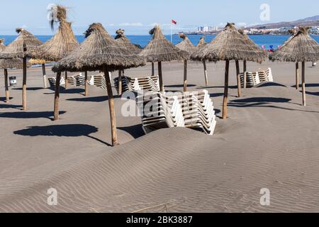 Spiagge vuote di Playa de Troya nelle zone turistiche di Costa Adeje, Tenerife, Isole Canarie, Spagna Foto Stock