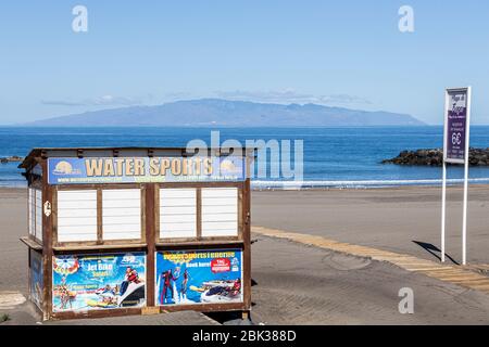 Spiagge vuote di Playa de Troya nelle zone turistiche di Costa Adeje, Tenerife, Isole Canarie, Spagna Foto Stock