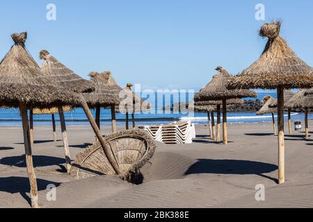 Spiagge vuote di Playa de Troya nelle zone turistiche di Costa Adeje, Tenerife, Isole Canarie, Spagna Foto Stock