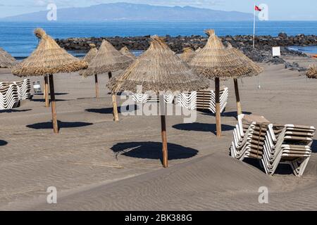 Spiagge vuote di Playa de Troya nelle zone turistiche di Costa Adeje, Tenerife, Isole Canarie, Spagna Foto Stock