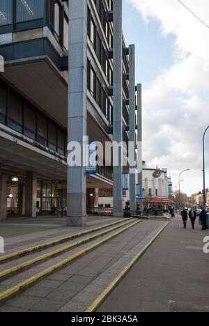 Municipio architettura Consiglio costruzione calcestruzzo vetro Hammersmith Town Hall estensione King St, Hammersmith, Londra W6 9JU Foto Stock