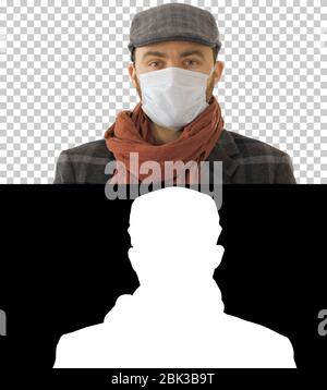 Bell'uomo europeo in camice alla moda con maschera protettiva monouso, Alpha Channel Foto Stock