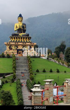 Parco del Buddha di Ravangla. Bella statua enorme di Buddha, a Rabangla , Sikkim , India. Statua del Buddha di Gautama nel Parco del Buddha di Ravangla. Foto Stock