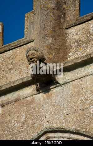 Gargoyle sul gancio chiesa Norton Foto Stock