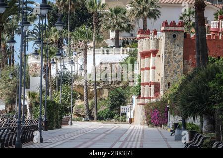 1 maggio 2020: 1 maggio 2020 (Malaga) spiaggia, ristoranti, negozi di souvenir e passeggiata di Benalmadena Costa sono completamente vuoti e chiusi dalla crisi del coronavirus in piena stagione turistica Credit: Lorenzo Carnero/ZUMA Wire/Alamy Live News Foto Stock