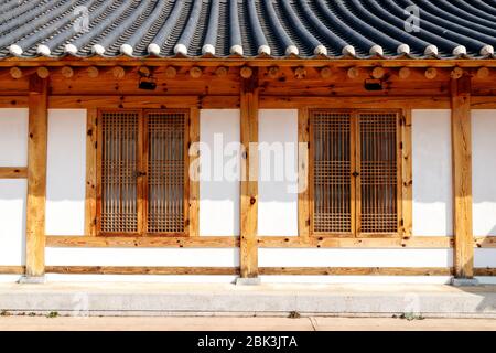 Gimpo-si Hanok Village, Gyeonggido, Corea -14 febbraio 2020. Tradizionale architettura di stile Coreano all'Hanok Village. Casa tradizionale coreana. Foto Stock