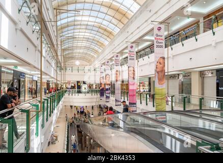 All'interno del City Center Mall Doha, un grande centro commerciale nel centro di Doha, Qatar, Medio Oriente Foto Stock