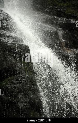 Cascata maggiore sul Nant Bwrefwr (ca 30 piedi). Foto Stock