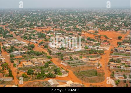 Veduta aerea della periferia di Lome, la capitale del Togo in Africa Occidentale. Foto Stock