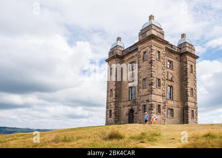 Stockport, Regno Unito - 24 luglio 2018: La torre di gabbia del National Trust Lyme, nel Peak District, Cheshire, Regno Unito Foto Stock