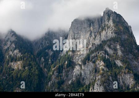 Parco nazionale Bucegi crinale montana paesaggio nebbioso Foto Stock