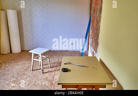 L'interno di una camera non è stato rifinito durante i lavori di ristrutturazione Foto Stock