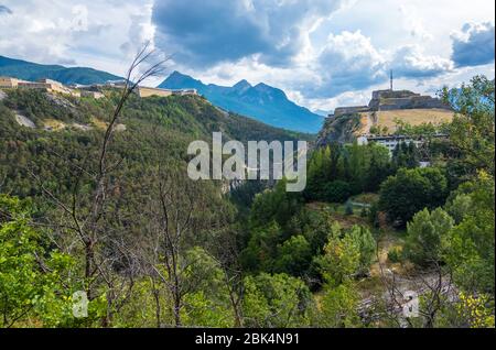 Exilles, Italia - 21 agosto 2019: Il Forte Exilles è un complesso fortificato nella Valle di Susa, Città Metropolitana di Torino, Piemonte, Italia settentrionale Foto Stock