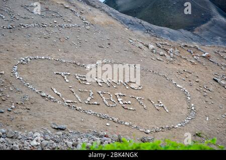 Cuore di Stones on Beach, con il nome Lizbeth Foto Stock