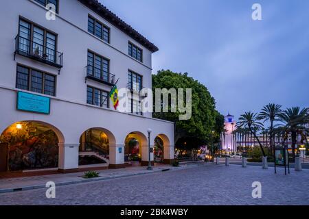 Museo della Giustizia sociale in Paseo De la Plaza & Union Station al crepuscolo, Los Angeles, California, Stati Uniti d'America, Nord America Foto Stock