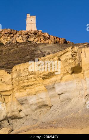 Lippia Tower, il-Bajja tal-Gnejna, Gnejna Bay, Mgarr, Malta Foto Stock