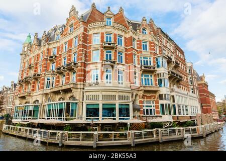 Amsterdam, Paesi Bassi - 28 ottobre 2019: Hotel de l'Europe a Amsterdam. L'Hotel de l'Europe è un lussuoso hotel a 5 stelle lungo il fiume Amstel Foto Stock