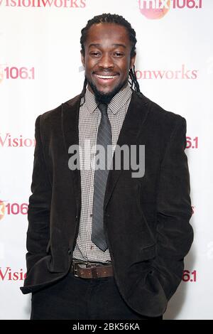 BALA CYNWYD, PA - 25 MARZO : WWE Superstar Kofi Kingston visita il Mix 106.1 e il Power 99 iHeart radio Performance Theater a Bala Cynwyd, Pa il 25 marzo 2013 Credit: Scott Weiner/MediaPunch Foto Stock