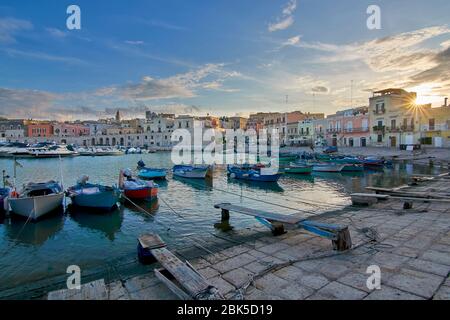 Vecchio porto di Bisceglie al tramonto - Puglia - Puglia - Italia Foto Stock