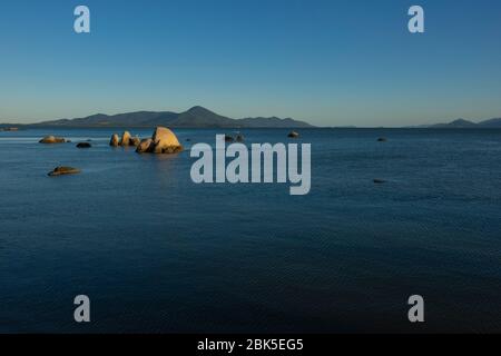 Nel tardo pomeriggio alla spiaggia di Itaguaçu, Florianópolis, Santa Catarina, Brasile. Foto Stock