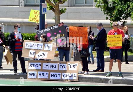 maggio giorno 2020 rifugio sul posto lavoratori essenziali manifestanti protesta gavin newson ha chiuso la città al municipio in san francisco Foto Stock