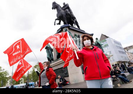 Manifestanti curdi da Komala il 1 maggio nel centro di Colonia. Koln, 1° maggio 2020 | utilizzo in tutto il mondo Foto Stock