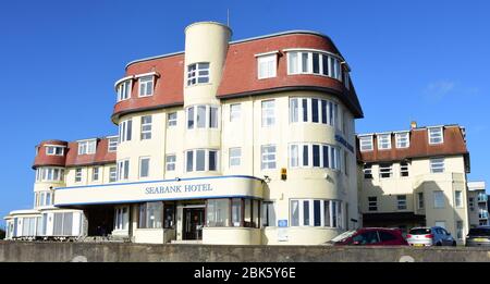 Il Seabank Hotel è un hotel storico che occupa una posizione splendida sulla Esplanade con vista sul canale di Bristol / mare a Porthcatwl. Foto Stock