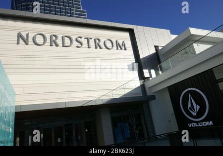 Century City California, USA 1 maggio 2020 una vista generale dell'atmosfera del negozio Nordstrom chiuso al Westfield Century City Mall durante la pandemia di Coronavirus Covid-19 il 1 maggio 2020 a Century City, California, USA. Foto di Barry King/Alamy Stock Foto Foto Stock