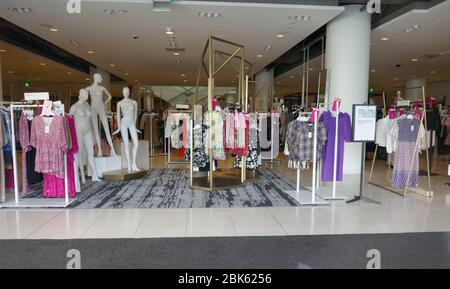 Century City California, USA 1 maggio 2020 una vista generale dell'atmosfera del negozio Nordstrom chiuso al Westfield Century City Mall durante la pandemia di Coronavirus Covid-19 il 1 maggio 2020 a Century City, California, USA. Foto di Barry King/Alamy Stock Foto Foto Stock